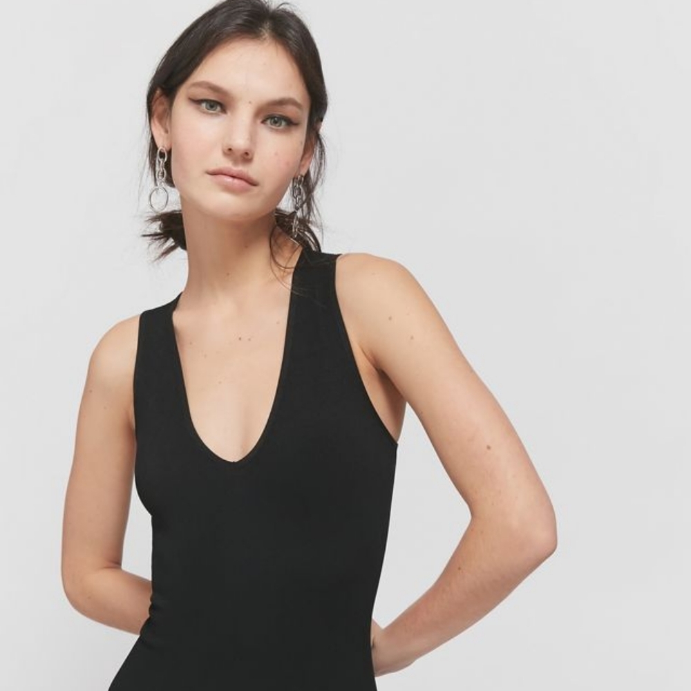 Urban Outfitters - Out From Under Hailey Seamless Plunging Slip M/L